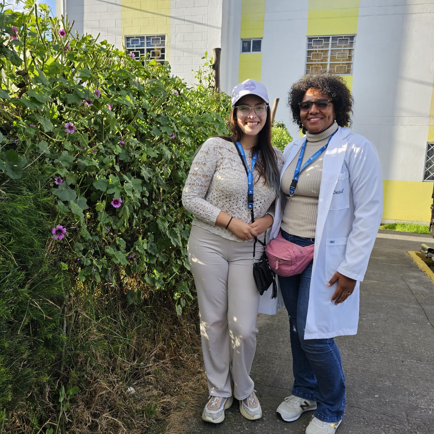Profesionales médicos en jornada de atención gratuita